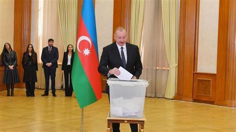 Azerbaycan Cumhurbaşkanı Aliyev, oyunu işgalden kurtarılan Hankendi’de kullandı